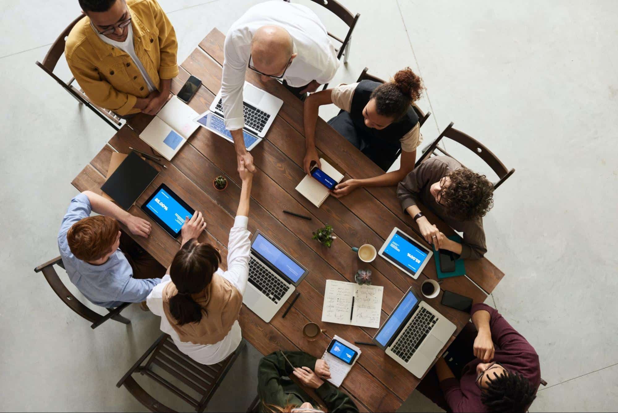 Ruedas de networking: ¿Cómo participar con seguridad jurídica y evitar riesgos legales?